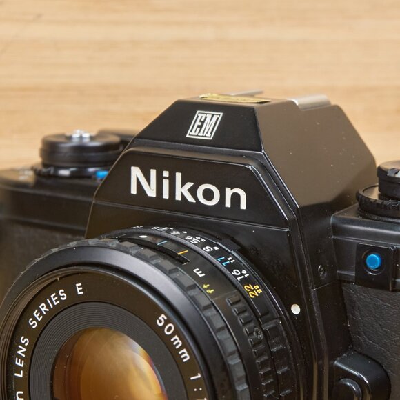 Nikon EM SLR 35mm Film Camera, with Nikon E 50mm f1.8 Lens, Nikon SB-E Flash - Picture 4 of 12